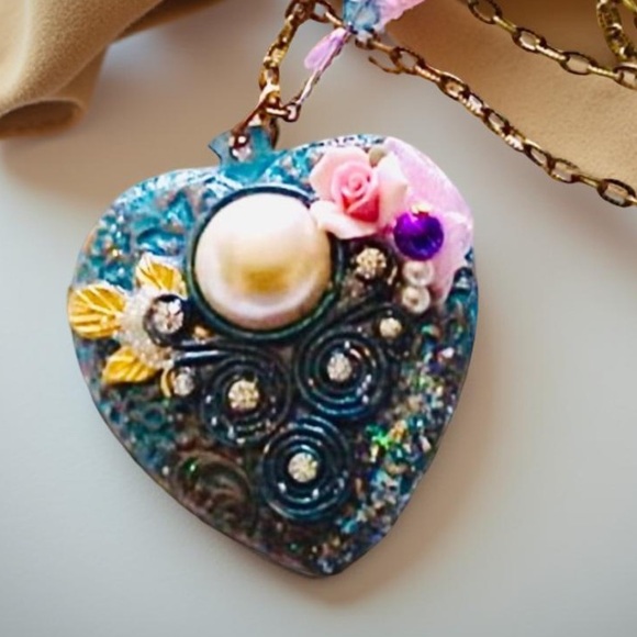 Handcrafted Heart Necklace with Handcrafted chain - Picture 4 of 15